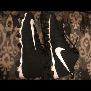Nike men’s Alpha Menace Shark cleats